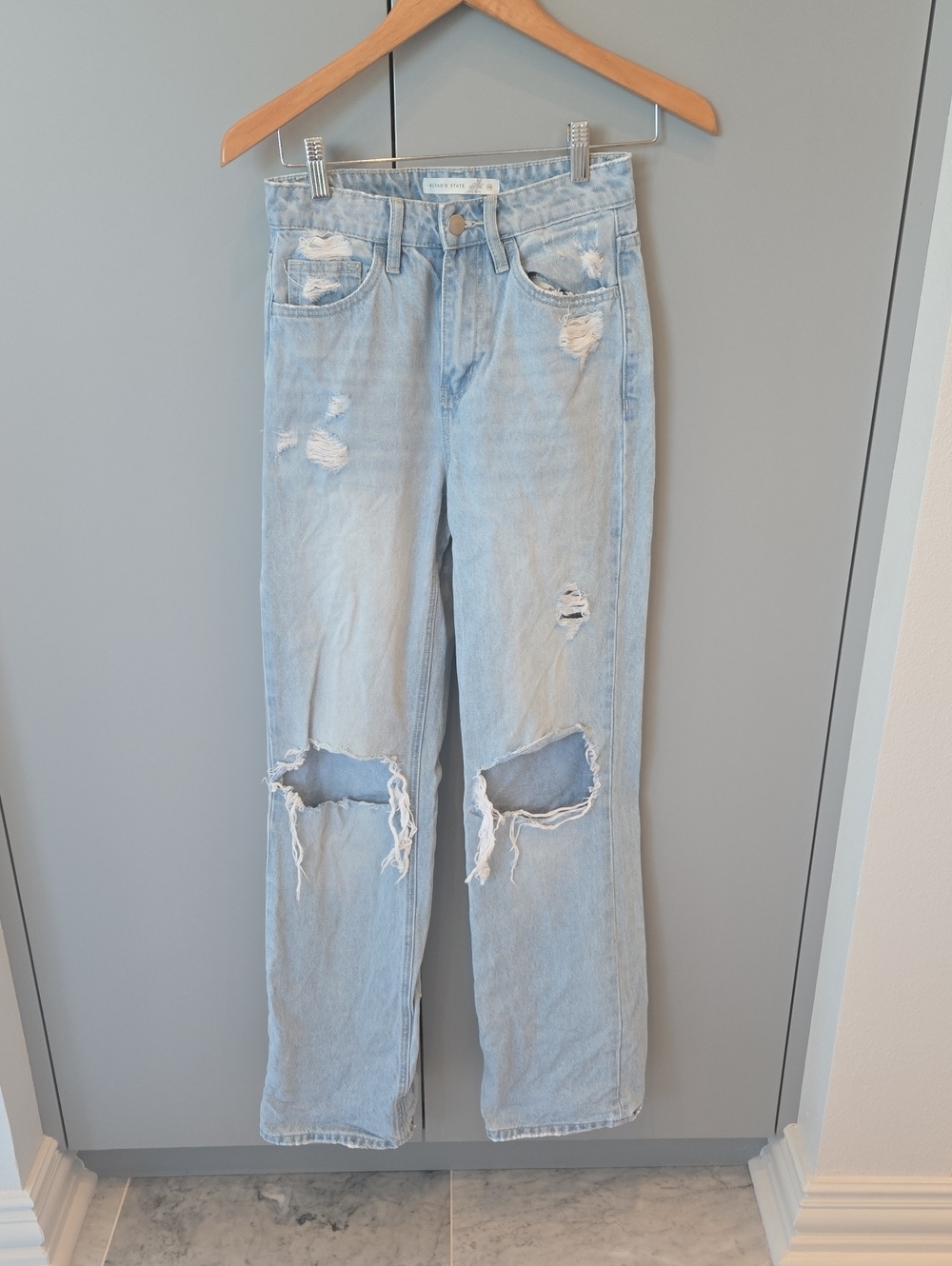 Altar'd State Light Blue Distressed Straight-Leg Jeans
